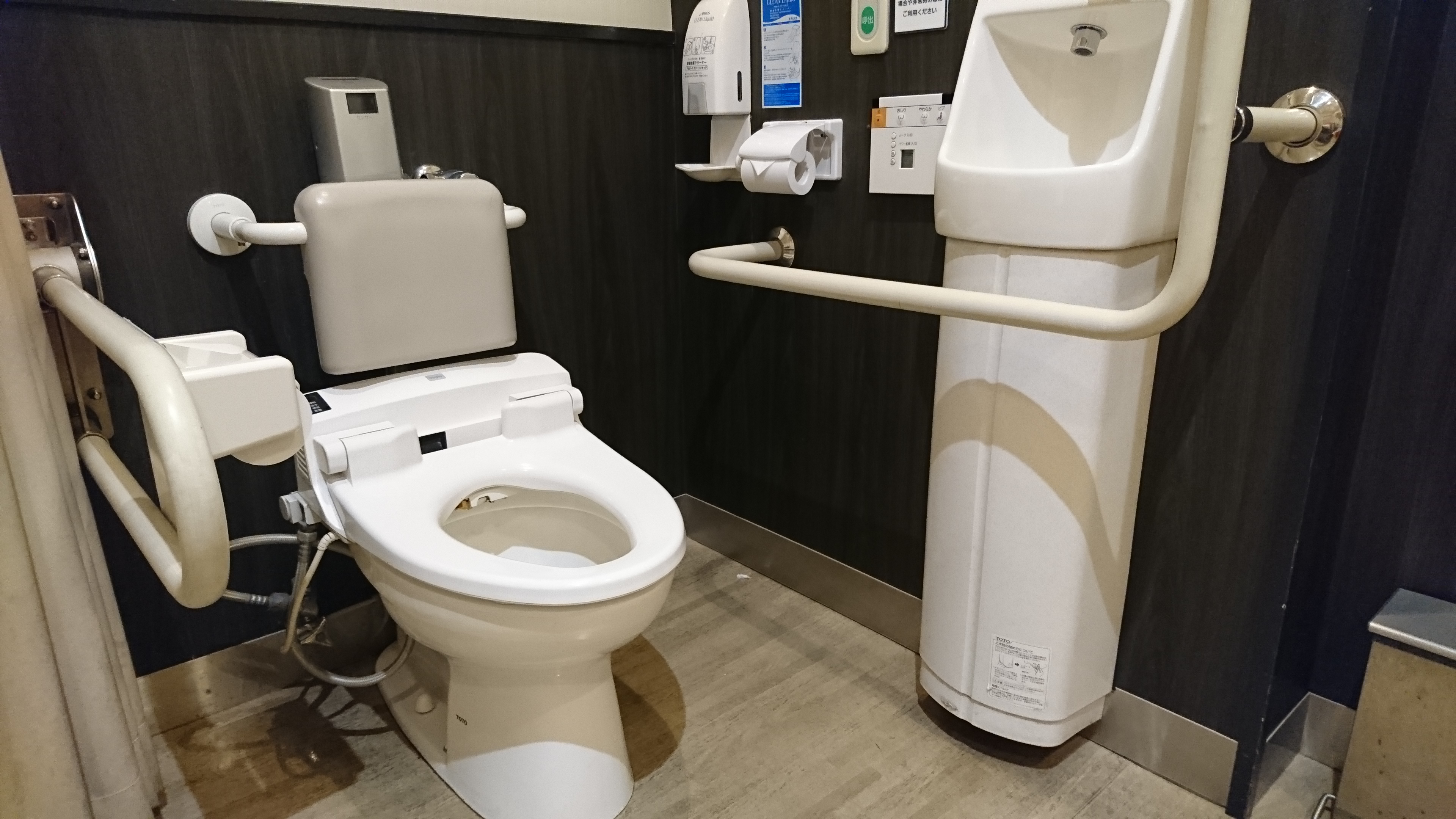 多目的トイレを施工する際にきちんと確認すべきポイント 車椅子の目線で伝えるバリアフリースタイル
